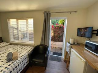 Studio-2 Staines,Heathrow, London-own entrance - Staines - 4