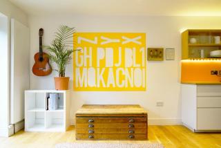 Stunning 3-bedroom townhouse in superb location - London - 2