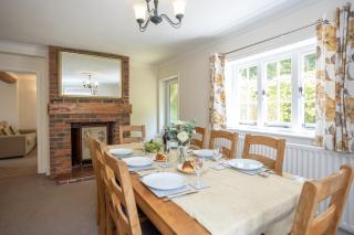 Spacious family cottage with private garden and forest walks - 6