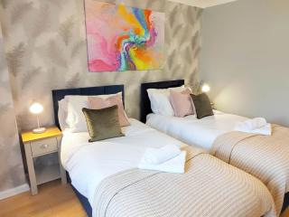 2 Single Beds, 1 BR Apartment - Newmarket - 1