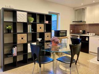 Spacious Self-Contained Studio - Burwood East - 8