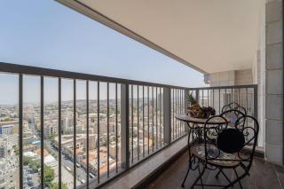 Enchanting 1Bdr Hideaway with Mesmerizing Views of the Old Cityscape - Jerusalem - 5