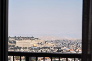 Enchanting 1Bdr Hideaway with Mesmerizing Views of the Old Cityscape - Jerusalem - 4