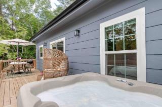 Luxury Modern Cabin with Hot Tub - 8