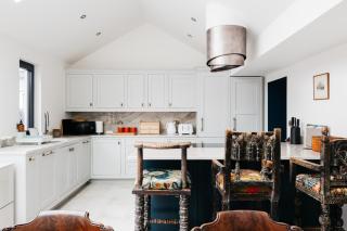 Crippens, Quintissential Luxury Central, Parking & EV - 9