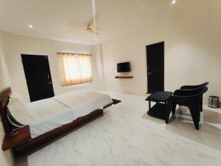 Hotel Sayba Classic - Pandharpur - 1