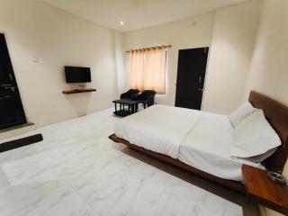 Disha Inn Lodge - Pandharpur - 1