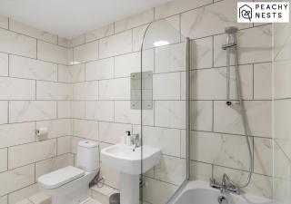 Stylish 2 Bed, 2 Bath Apartment with Free Parking - Norwich - 3