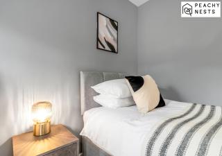 Stylish 2 Bed, 2 Bath Apartment with Free Parking - Norwich - 7