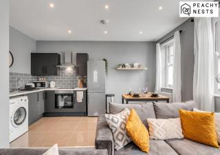 Stylish 2 Bed, 2 Bath Apartment with Free Parking - Norwich - 6