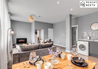 Stylish 2 Bed, 2 Bath Apartment with Free Parking - Norwich - 1