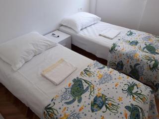 Apartments near beach Trstenik with secure parking - 4