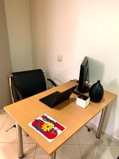 Spacious 4-Bedroom Family Home, 100m from Metro - Atene - 4