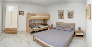 Reshkov Pool Apartments - 2