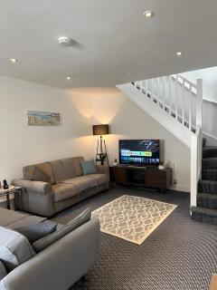 Amo Mews House - Central, Private Patio & Free Parking - Worthing - 0
