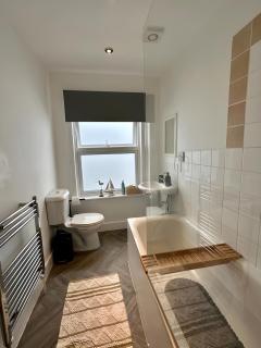 Amo Mews House - Central, Private Patio & Free Parking - Worthing - 3