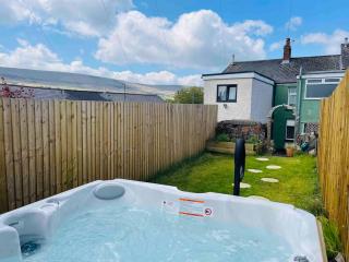 HOT TUB - Miners Cottage - edge of Brecon Beacons National Park - Heritage Town - 8