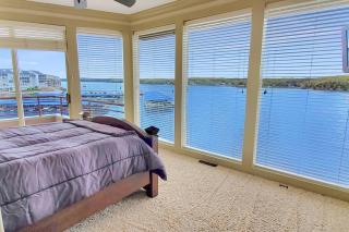 Iconic Glass Mansion - Huge Views - Best Location - Osage Beach - 4