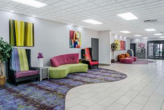 Quality Inn & Suites Banquet Center - Livonia - 5