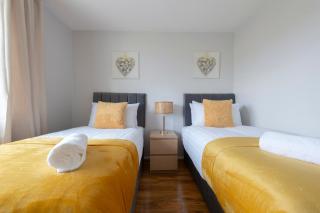Lovely 2 Bedroom Condo with River & City View - North Woolwich - 0