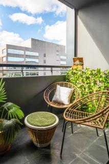 Escape To Melbourne - Stylish 1 Bedroom-Gym - Aircon -Balcony - 2