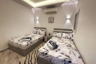 2 Bed Flat - Sleeps 6 - Pool - Parking - Wifi - 8