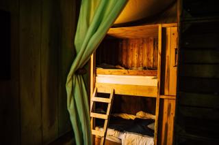 Fountain Violet Farm Canvas Hideaway en-suite shower - 8