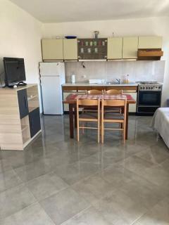 Apartman s kuhinjom i privatnom terasom u centru - Murter - 6