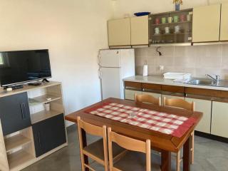 Apartman s kuhinjom i privatnom terasom u centru - Murter - 5