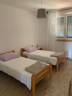 Apartman s kuhinjom i privatnom terasom u centru - Murter - 4