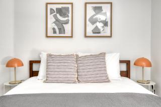 Studio City 2br w pool gym wd nr Olive Ave LAX-922 - 1