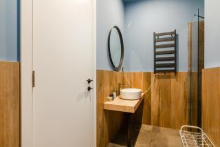 Viral 2 BR Photo Studio Loft - 4