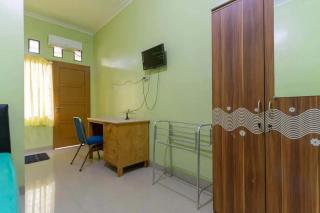Kostawira Syariah Bintaro Mitra RedDoorz - Mencil - 1