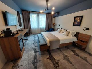Bucharest Comfort Suites Hotel - Bucharest - 1