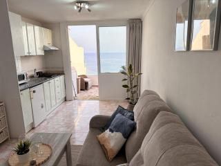 Ocean Views - Beach Apartment - 3
