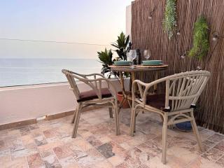 Ocean Views - Beach Apartment - 2