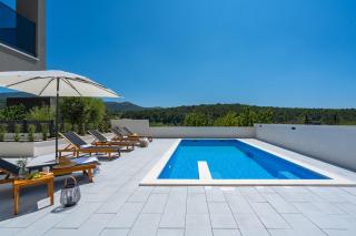 3-bedroom villa Pera with heated pool, 7km from beach - 1