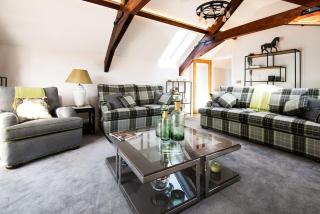 Roundhill Coach House - - 7