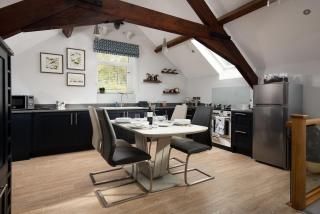 Roundhill Coach House - - 2