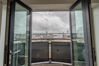 Modern 2BR Apartment City Centre Free Secure Parking Stunning Views - 0