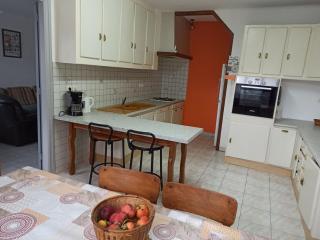 Gîte convivial avec 3 chambres, proche du patrimoine historique, cour et équipements inclus - FR-1-589-38 - 8