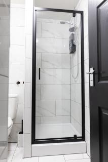 Chic Urban 2 Bedroom Apartments - 7