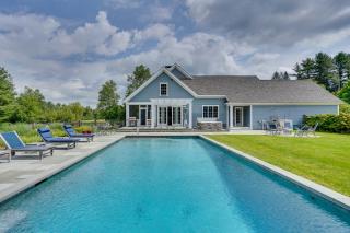 Stockbridge Retreat with Pool and Hot Tub! - Stockbridge - 0
