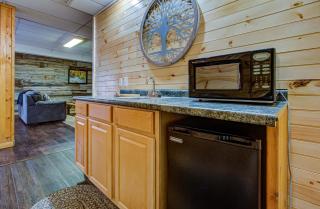 INCREDIBLE VIEWS HOT TUB CLOSE to EVERYTHING - 4