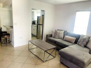 Removing Please Book on BNB Modern Sun N Lake Villa Self Check-In - Sebring - 0
