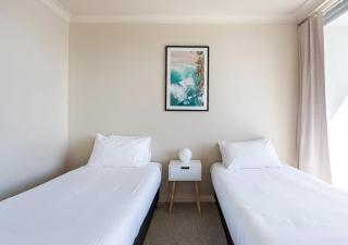 2 BDRM Towers of Chevron, 19th Floor Amazing View - 8