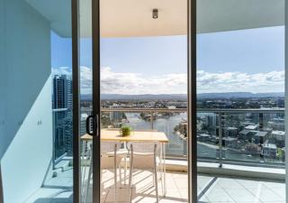 2 BDRM Towers of Chevron, 19th Floor Amazing View - 7