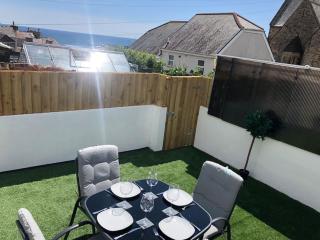 Modern Garden Apartment in a Large Victorian house - 4