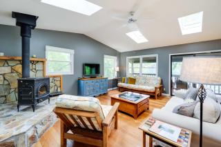 Lakefront Butler Retreat with Hot Tub and Dock! - Butler - 8