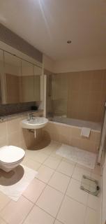 Central Prime King Size Apartment - 3